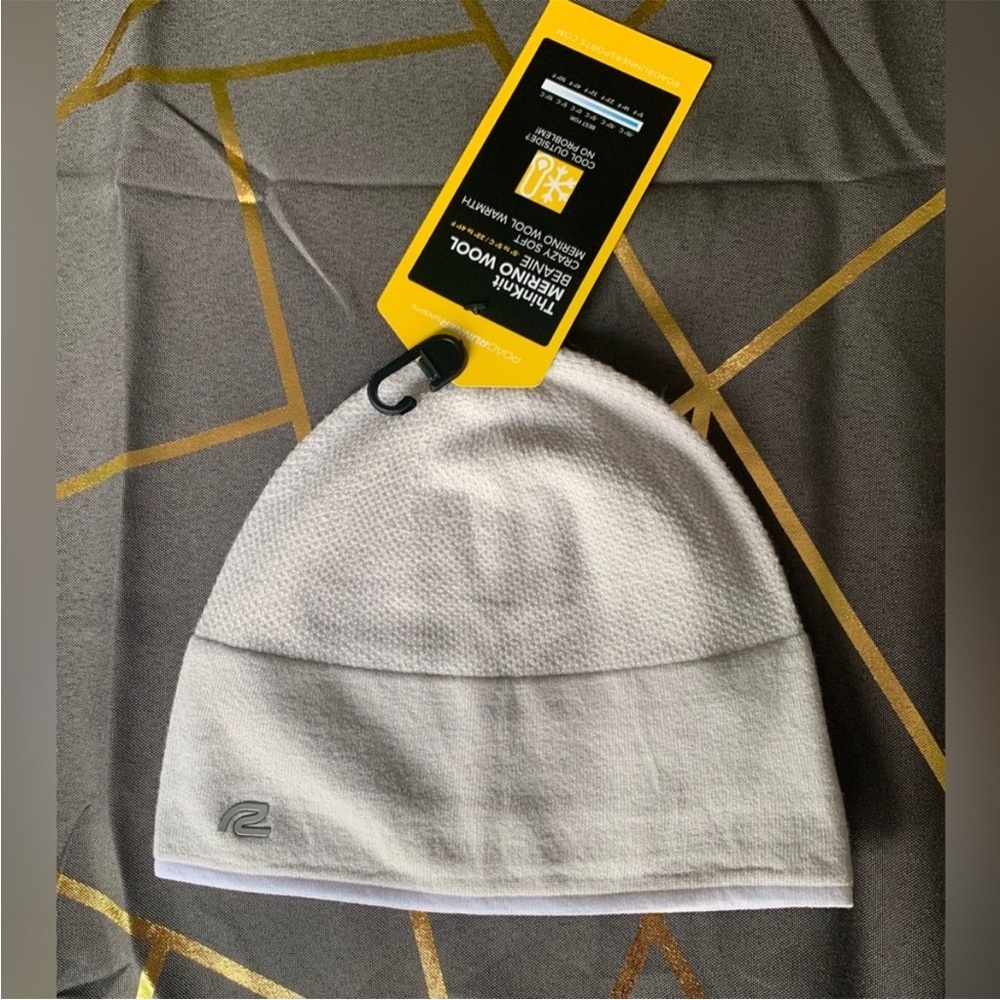 😀🔥Road Runner Sports Gear - ThinKnit Cream Merino Wool Beanie
